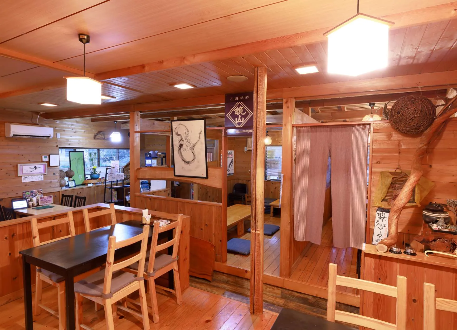 落ち着いた店内で過ごす
くつろぎのひととき