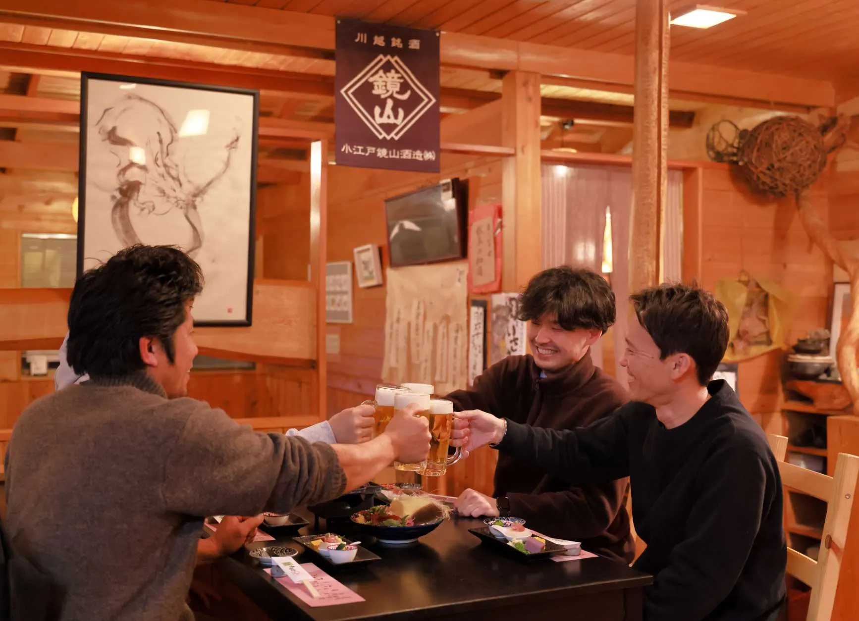 仲間と集う
宴会や記念日の集まりに